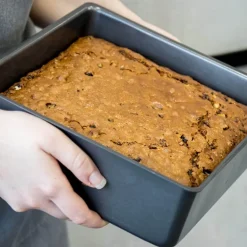 Bakeform firkantet med avtakbar bunn 23 cm grå