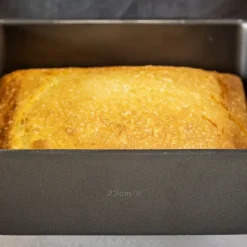 Bakeform firkantet med avtakbar bunn 23 cm grå