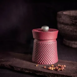 Bali pepperkvern i støpejern 8 cm rød