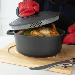 Cast Aluminium oval gryte med selvøsende lokk og sil 6L svart