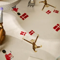 Duk 150x320 cm brodert/dekor hvit