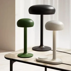 Emendo lampe med trådløs Qi-lader svart