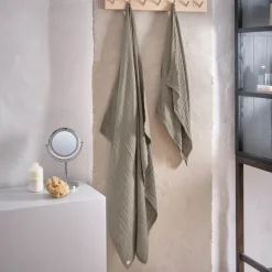 FINE gavepakke med badehåndkle og håndhåndkle clay