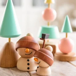 Flurry snømann trefigur 8 cm sapele/lønn