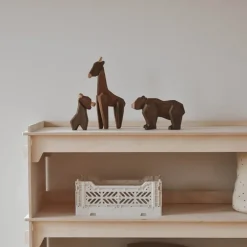 Giraff trefigur 23 cm valnøtt/ask