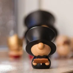 H.C. Andersen trefigur 8 cm svart/gummitre/sapele