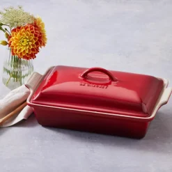 Heritage rektangulært fat med lokk 33x24 cm 3,8L cerise