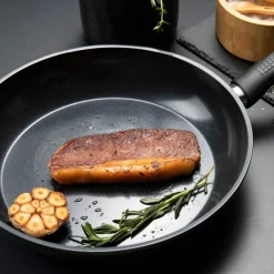 Kitchen Essentials stekepanne 28 cm svart