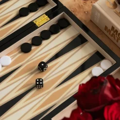 Lakkert backgammon svart