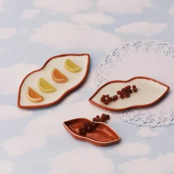 Les Objets Mouleversants serveringsfat Lips S 16x6x2 cm rød