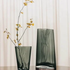 Lituus vase medium 24 cm røkfarget glass