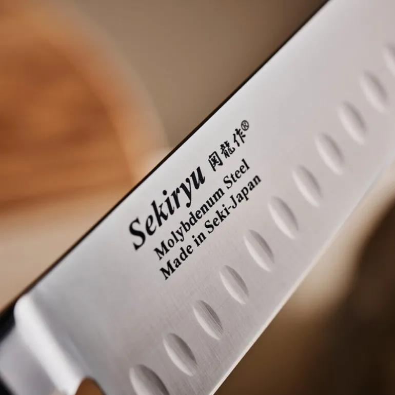 Master santokukniv med luftlommer 18 cm svart