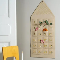 Mummi adventskalender Mummihuset beige