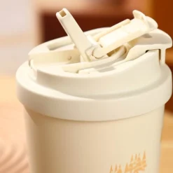 Mummi take-away termokopp 58 cl på tur beige