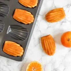 Non-stick bakeform for 12 stk madeleine