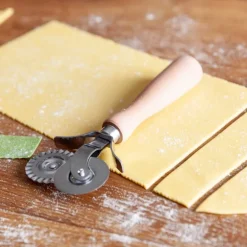 Pastakutter dobbel rustfritt stål/tre