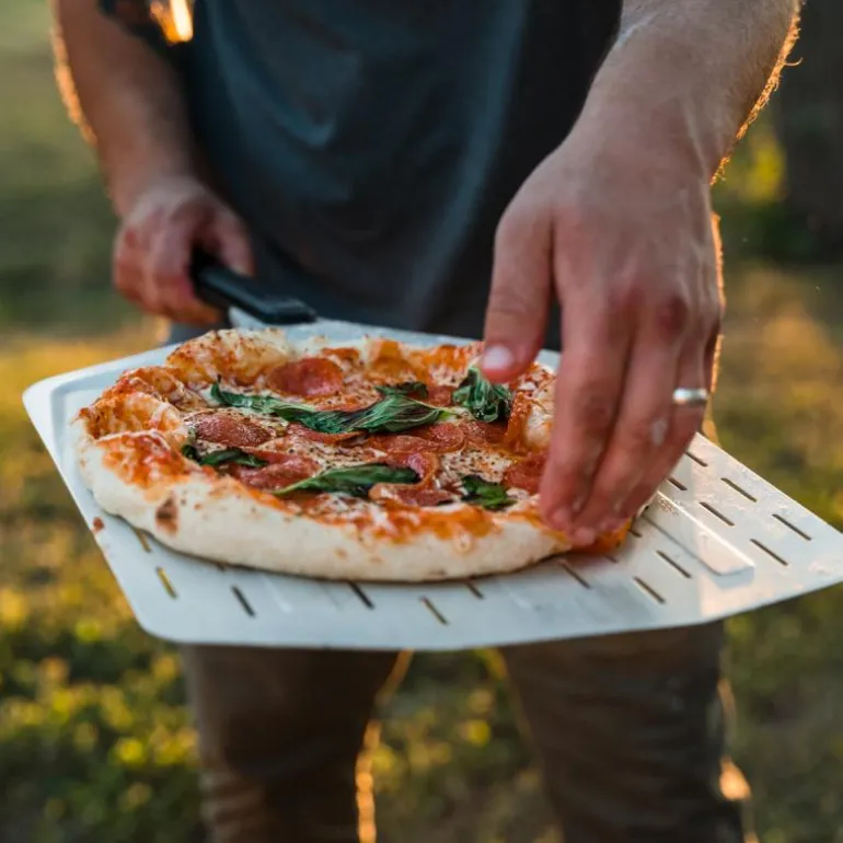 Perforert pizzaspade 35 cm