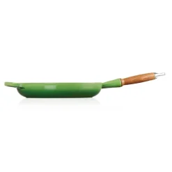 Signature støpejernspanne med trehåndtak 28 cm bamboo green