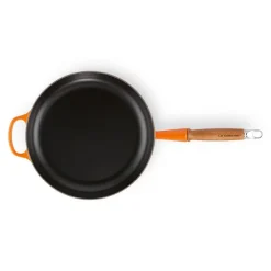 Signature støpejernspanne med trehåndtak 28 cm
