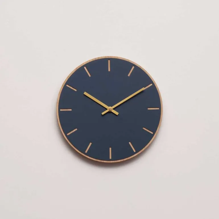 Smokey Blue veggklokke 28 cm blå linoleum m/gull viser