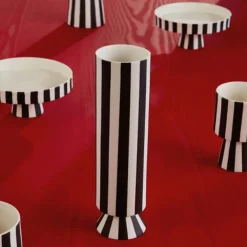 Toppu vase 31 cm hvit/svart