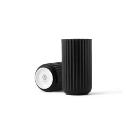 Vase i porselen 15,5 cm svart
