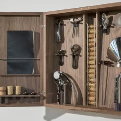 Vinsett/vinskap med vintilbehør Cabinet d'Oeno Curiosités