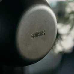 Wokpanne i kullstål 28 cm